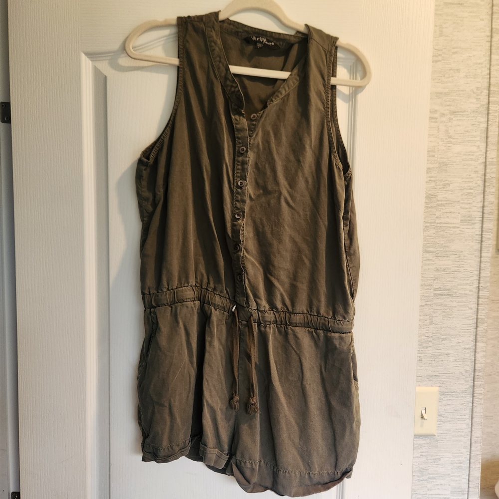 Velvet Heart Green Sleeveless Romper Size L Euc